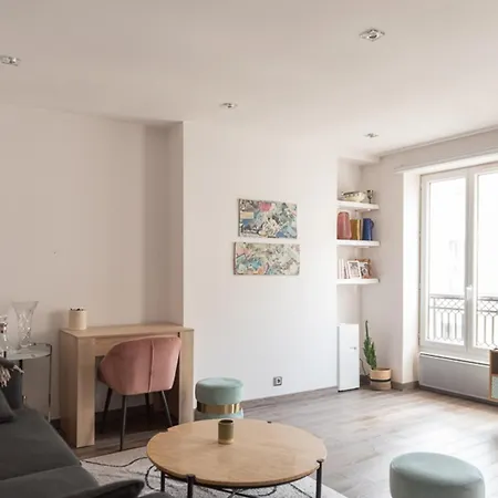 Pleasant 40 M Near Pigalle Paris