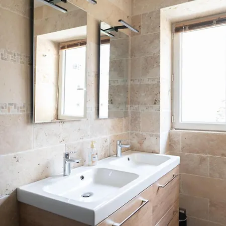 Pleasant 40 M Near Pigalle Apartment
